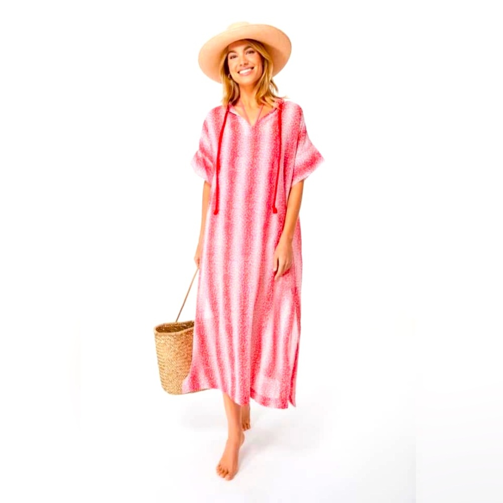 NWT TNUCK BEACH Speckled Pink Coral Easy
Hooded Coverup. Size XS.